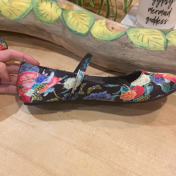 Iron Fist Flats with Gold Buckle and Skull Charm - Picture 13 of 15